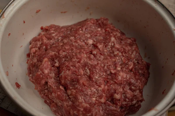 ミンチ肉鍋の中のミンチ肉 — ストック写真