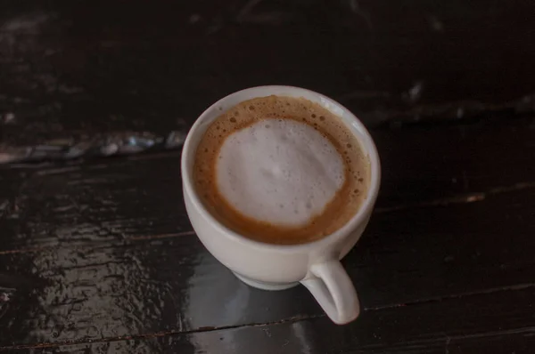 Kaffe Selektivt Fokus Vit Kopp Med Cappuccino Naturen Vit Kopp — Stockfoto