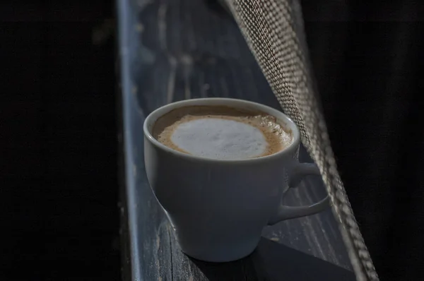 Koffie Selectieve Focus Witte Beker Met Cappuccino Natuur Witte Beker — Stockfoto