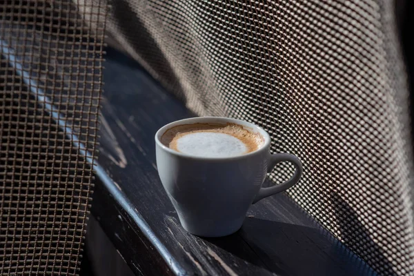 Koffie Selectieve Focus Witte Beker Met Cappuccino Natuur Witte Beker — Stockfoto