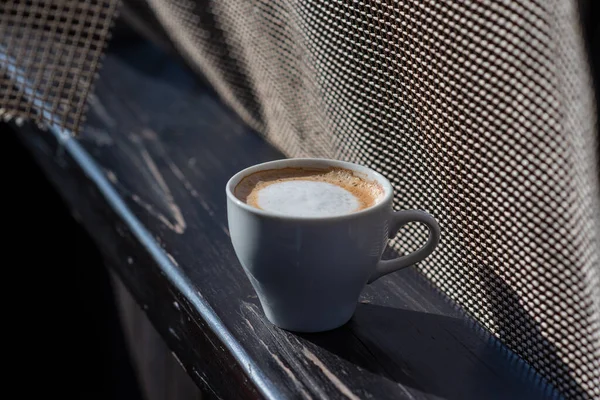 Kaffe Selektivt Fokus Vit Kopp Med Cappuccino Naturen Vit Kopp — Stockfoto