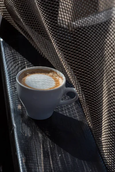 Koffie Selectieve Focus Witte Beker Met Cappuccino Natuur Witte Beker — Stockfoto