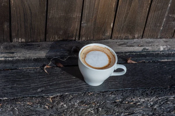 Café Foco Seletivo Copo Branco Com Cappuccino Natureza Copo Branco — Fotografia de Stock