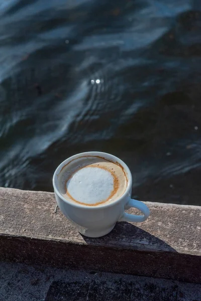 Kávé Szelektív Fókusz Fehér Csésze Cappuccino Természetben Fehér Csésze Cappuccino — Stock Fotó