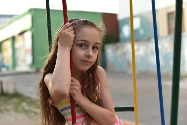 Swingende Rit Swingende Meisje Meisje Een Schommel Een Meisje Van — Stockfoto