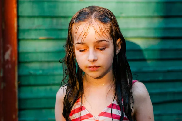 Κορίτσι Μαγιό Καλοκαίρι Σάνσετ Έφηβος Ετών Χρονών Πισίνα Στο Δάσος — Φωτογραφία Αρχείου
