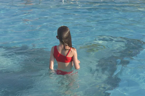 Drăguţă Fată Ochelari Piscină Fata Înoată Piscină Ochelari Protecție Vara — Fotografie, imagine de stoc
