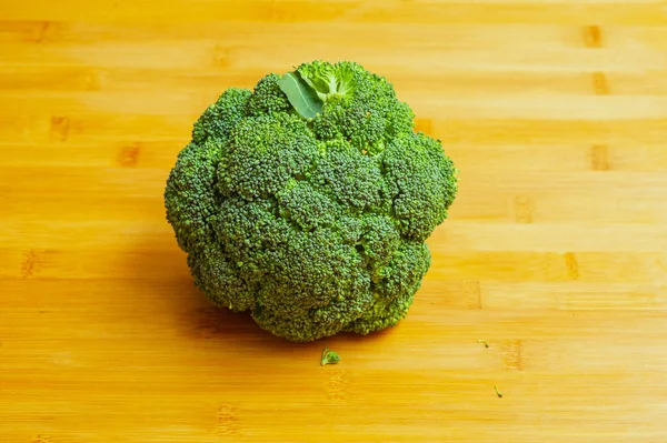 Closeup Broccoli Broccoli Wooden Board Fresh Broccoli Cutting Board Healthy — Stock Photo, Image