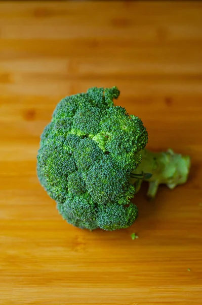 Closeup Broccoli Broccoli Wooden Board Fresh Broccoli Cutting Board Healthy — Stock Photo, Image