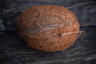 Hindistan cevizi. Hindistan cevizi palmiyesi yaşam ağacı olarak kabul edilir ve her yerinde kullanılır. Ağacın meyveleri sadece yemek pişirmek için değil aynı zamanda tıbbi amaçlar için de kullanılır..