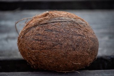 Hindistan cevizi. Hindistan cevizi palmiyesi yaşam ağacı olarak kabul edilir ve her yerinde kullanılır. Ağacın meyveleri sadece yemek pişirmek için değil aynı zamanda tıbbi amaçlar için de kullanılır..