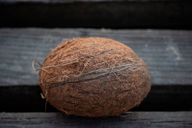 Hindistan cevizi. Hindistan cevizi palmiyesi yaşam ağacı olarak kabul edilir ve her yerinde kullanılır. Ağacın meyveleri sadece yemek pişirmek için değil aynı zamanda tıbbi amaçlar için de kullanılır..