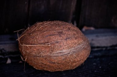 Hindistan cevizi. Hindistan cevizi palmiyesi yaşam ağacı olarak kabul edilir ve her yerinde kullanılır. Ağacın meyveleri sadece yemek pişirmek için değil aynı zamanda tıbbi amaçlar için de kullanılır..