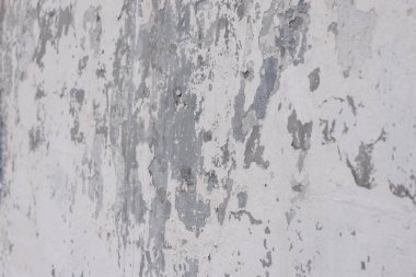 Çatlak duvar. Beyaz kabuk soyma duvarı. Boyama duvarı. Çatlak desenli eski beyaz duvar. Beyaz Grunge Soyulmuş Beton Duvarı. Beyaz ve Gri Kirli Alçı Duvarı