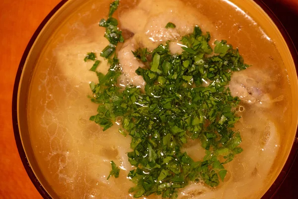 Sup Mie Ayam Sup Ayam Dan Mie Pada Taplak Meja — Stok Foto