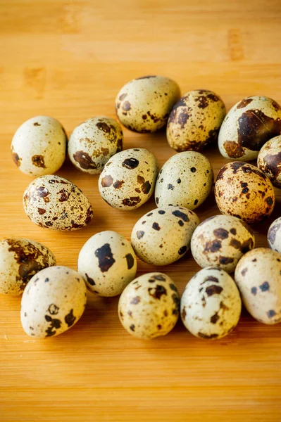 Oeufs Caille Dans Une Planche Bois Des Œufs Caille Nutrition — Photo