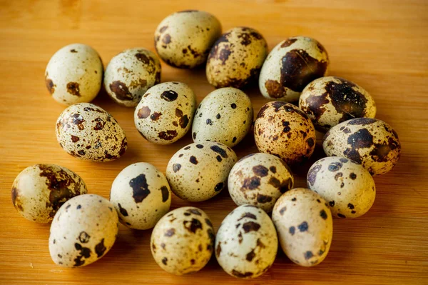 Перепелиные Яйца Деревянной Доске Перепелиные Яйца Здоровое Питание Фотографии Еды — стоковое фото
