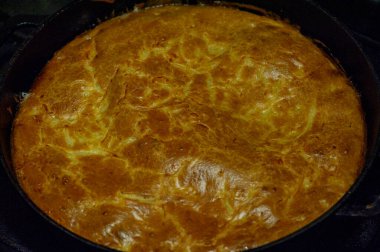 Lahana turtası. Lahanalı Charlotte Pie. Yemek fotoğrafçılığı. Ev yemeği, vejetaryenlik.