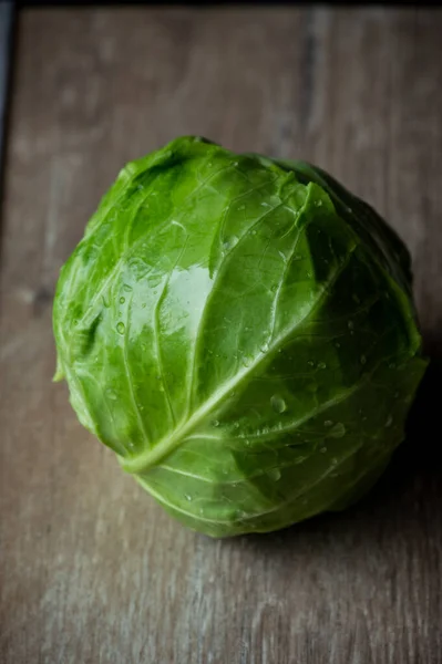 Gemüse Gesunde Ernährung Vegetarismus Biolebensmittel Frischer Kohl Ein Kopf Grünkohl — Stockfoto