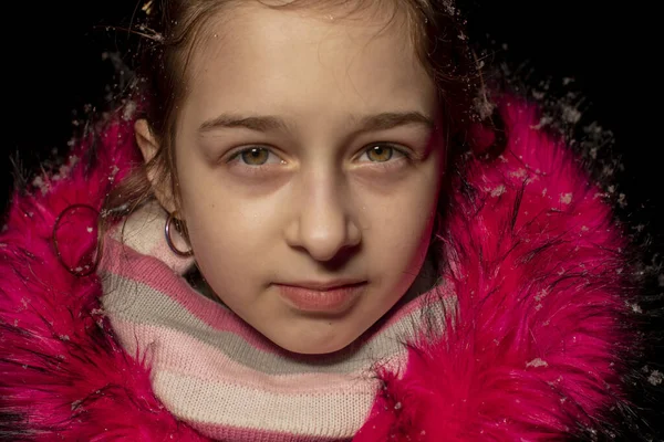 Portré Egy Gyönyörű Éves Kislányról Éves Lány Kék Kabátban Iskolásgyerek — Stock Fotó