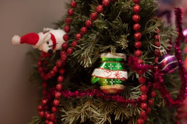 Noel ağacı arkaplanı. Güzel dekore edilmiş Noel odası. Tatil kavramı.