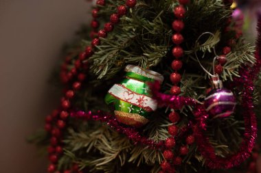 Noel ağacı arkaplanı. Güzel dekore edilmiş Noel odası. Tatil kavramı.