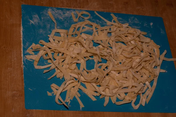 Paste Italiene Galbene Crude Ouă Casă Tăiței Proces Gătit Procesul — Fotografie, imagine de stoc