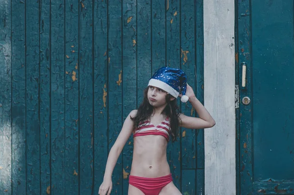 Enfant Joue Avec Chapeau Père Noël Bonne Petite Fille Dans — Photo