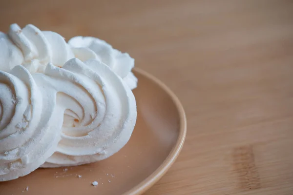 Lätt Strukturerad Vit Maräng Skal Dot Yta Meringue Kaka — Stockfoto