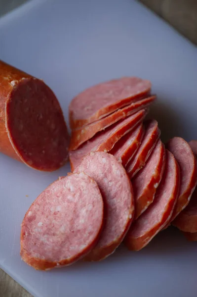 Sliced Sausages Chopping Board Sliced Sausage Board — Stock Photo, Image