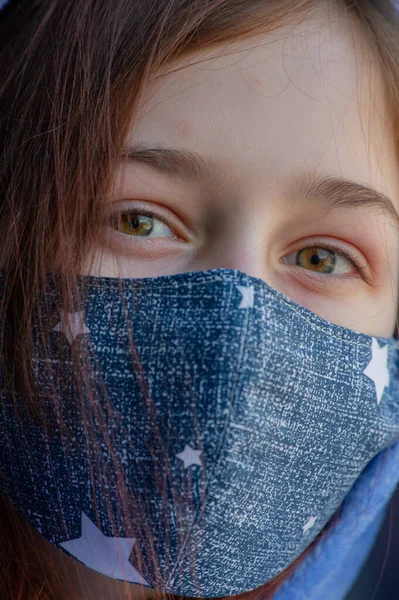Mädchen Mit Medizinischer Schutzmaske Coronavirus Epidemie Konzeptionelles Bild Symbol Stoppt — Stockfoto
