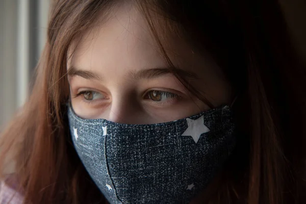 Mädchen Mit Medizinischer Schutzmaske Coronavirus Epidemie Konzeptionelles Bild Symbol Stoppt — Stockfoto