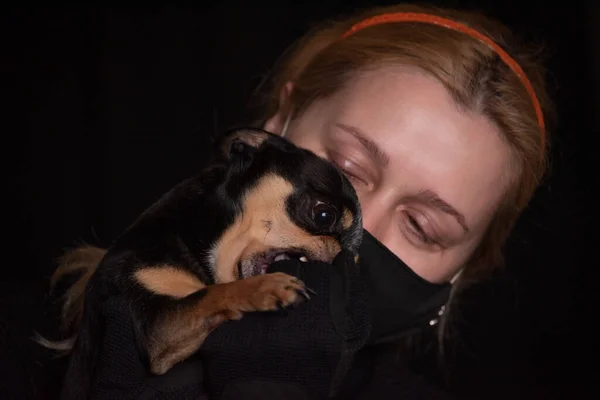 Donna Con Una Maschera Protettiva Giovane Donna Che Indossa Maschera — Foto Stock