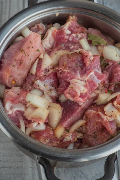 Kebab Trozos Cerdo Cebolla Picada Fotografiado Cerca Cerdo Picado Trozos —  Fotos de Stock