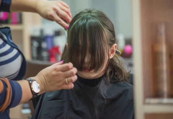 Hair Salon Concept Girl Bang Bang Beauty Salon Child Barber — Stock Photo, Image