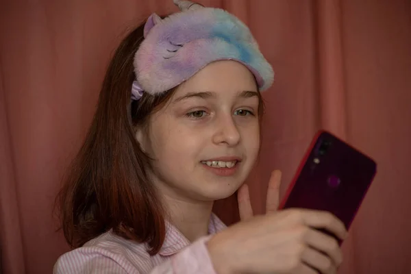 Menschen Und Freizeitkonzept Mädchen Macht Selfie Roter Jacke Jähriges Mädchen — Stockfoto