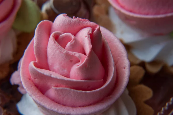 Kue Basket Rose Foto Makanan Makanan Penutup Fotografi Makro Dari — Stok Foto