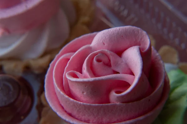 Cesta Bolo Rose Fotografia Alimentos Sobremesa Macro Fotografia Cima Closeup — Fotografia de Stock