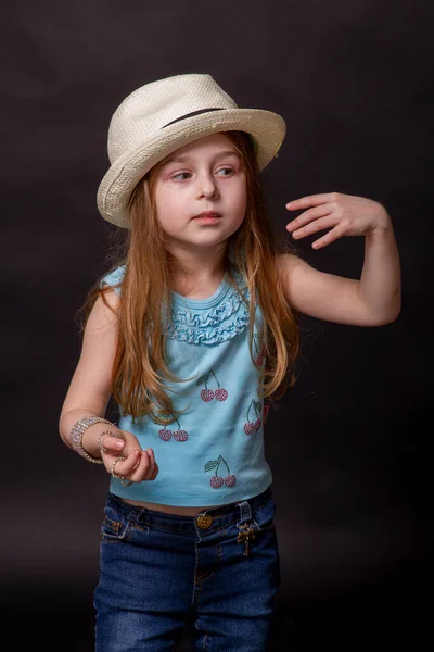 Hermosa Chica Haciendo Diferentes Expresiones Brazos Levantados Niña Sobre Fondo —  Fotos de Stock