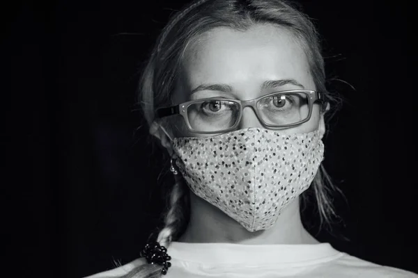 Mujer Con Máscara Protectora Mujer Joven Que Usa Mascarilla Médica — Foto de Stock