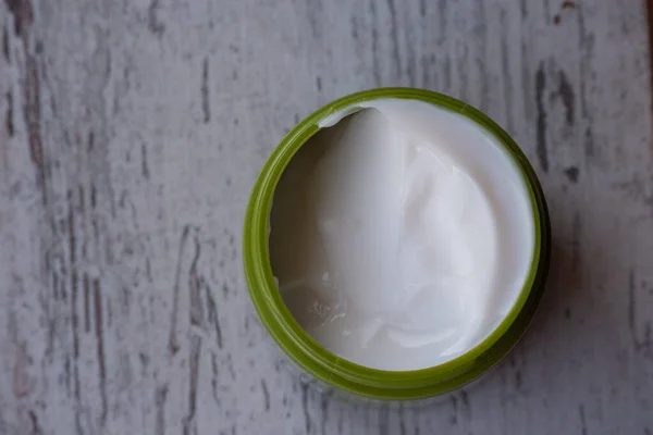 Pequeño Frasco Verde Con Bálsamo Curativo Aloe Vera Ungüento Crema — Foto de Stock