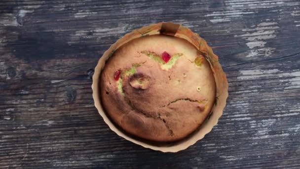 Traditioneller Osterkuchen Kulich Auf Dem Holztisch Osterferien Ostern Osterfeiertag Ein — Stockvideo