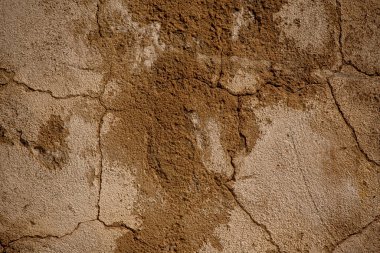 Duvardaki çatlak. Çatlak beton dokusu yakın plan. Polonyalı beton döşeme çatlağı.