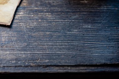 Eski ahşap tahtaların dokusu arka planda doğal ağaç faturası. Reklam etiketleri için çok yer var. Fatura tahtadan.