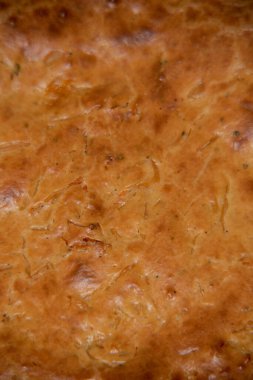 Lahana ve havuçlu taze Rus turtaları. Lahanalı turta.