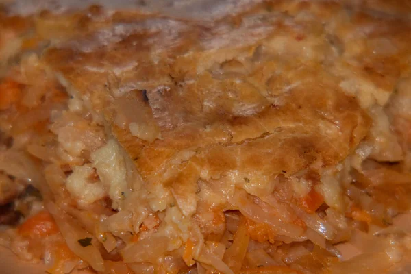 Frische Heiße Russische Pasteten Mit Kohl Und Karotten Eine Torte — Stockfoto
