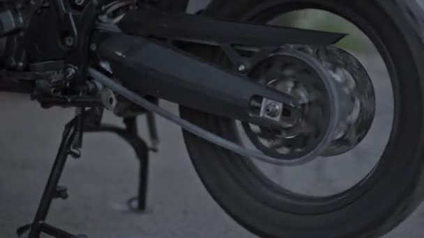Detalj Motorcykeln Motorcykelhjulet Snurrar Sport Transport Moto Bike Koncept — Stockvideo