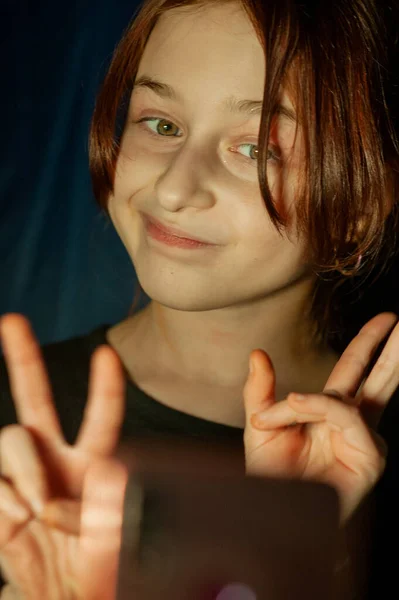 Retrato Uma Menina Menina Anos Representantes Geração Alfa São Muito — Fotografia de Stock
