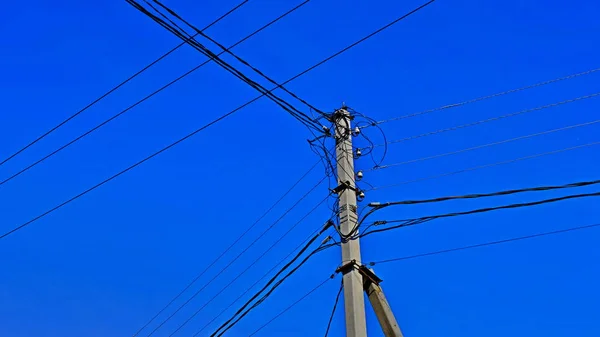 Pilier Est Électrique Des Fils Électriques Lignes Électriques Corbeaux Sur — Photo