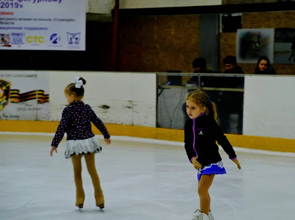 Des Enfants Patinoire Astrakhan Russie Novembre 2019 — Photo